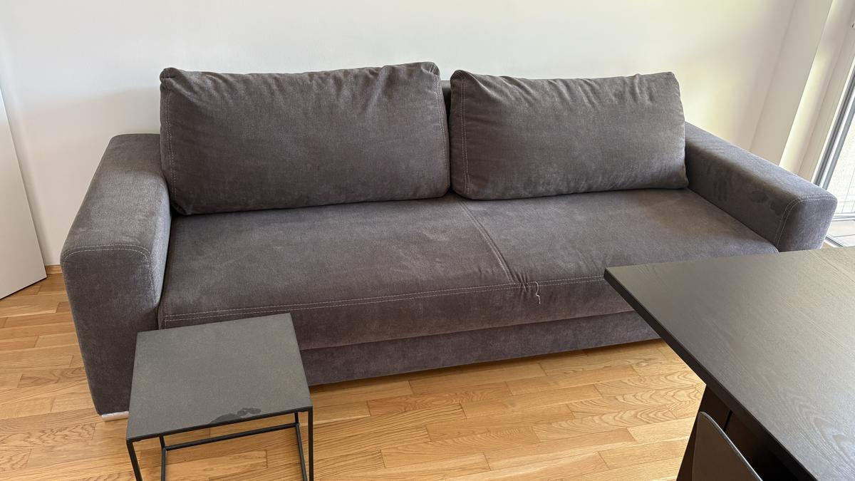 Sofa, ca. 240Lx84Bx76Hcm, ausgeklappt 178Bcm Stoffbezug, dunkelgrau?d=2026-05-28 19:30:14