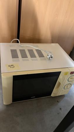 Mikrowelle ca. 45Lx32Bx26Hcm Mikrowelle ca. 45Lx32Bx26Hcm