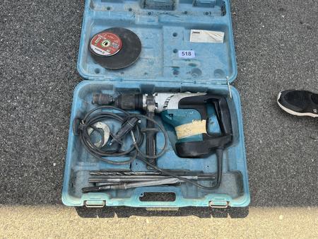 MAKITA Abbruchhammer im Koffer mit Meissel Type 4002 , Maschine läuft mit Geräuschen MAKITA Abbruchhammer im Koffer mit Meissel Type 4002 , Maschine läuft mit Geräuschen