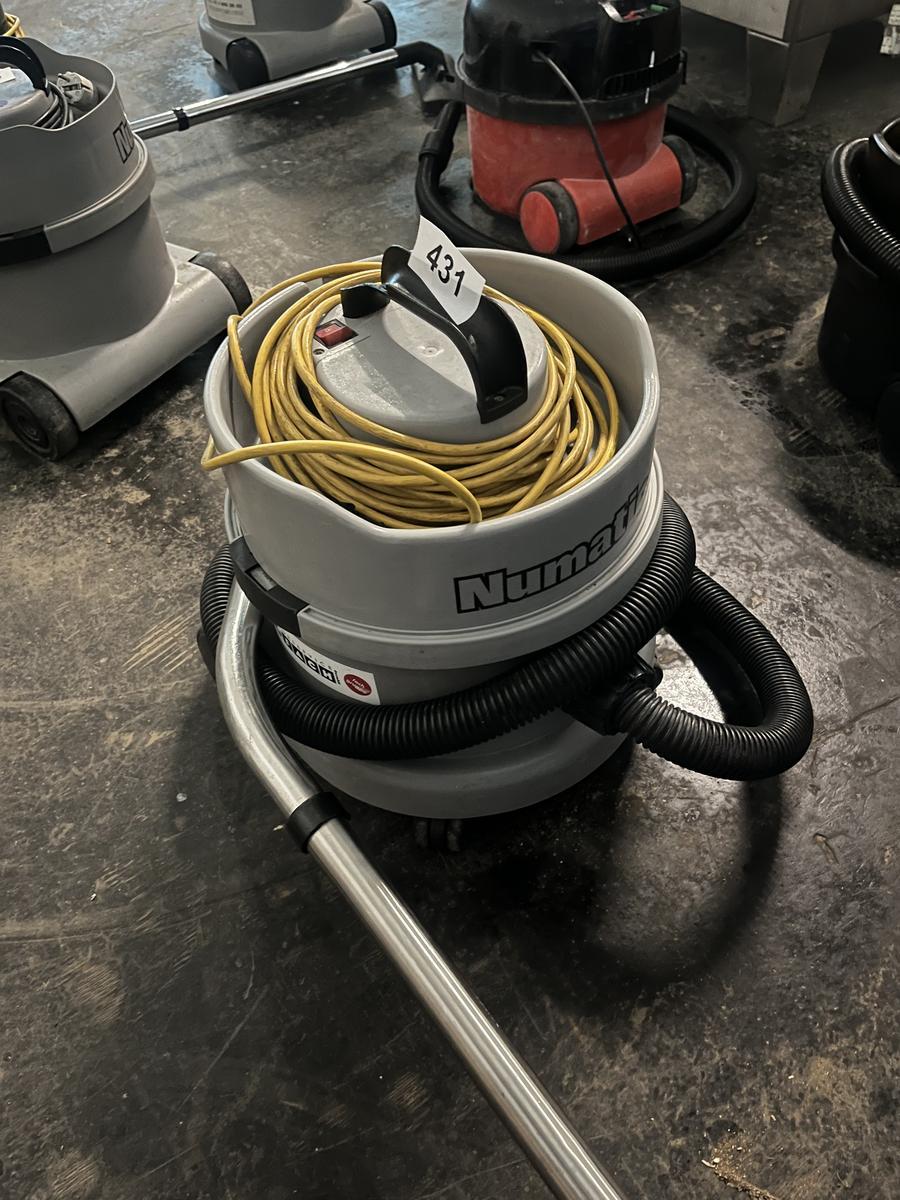 Gewerbestaubsauger Fab. Numatic mit Schlauch?d=2026-06-03 15:40:08