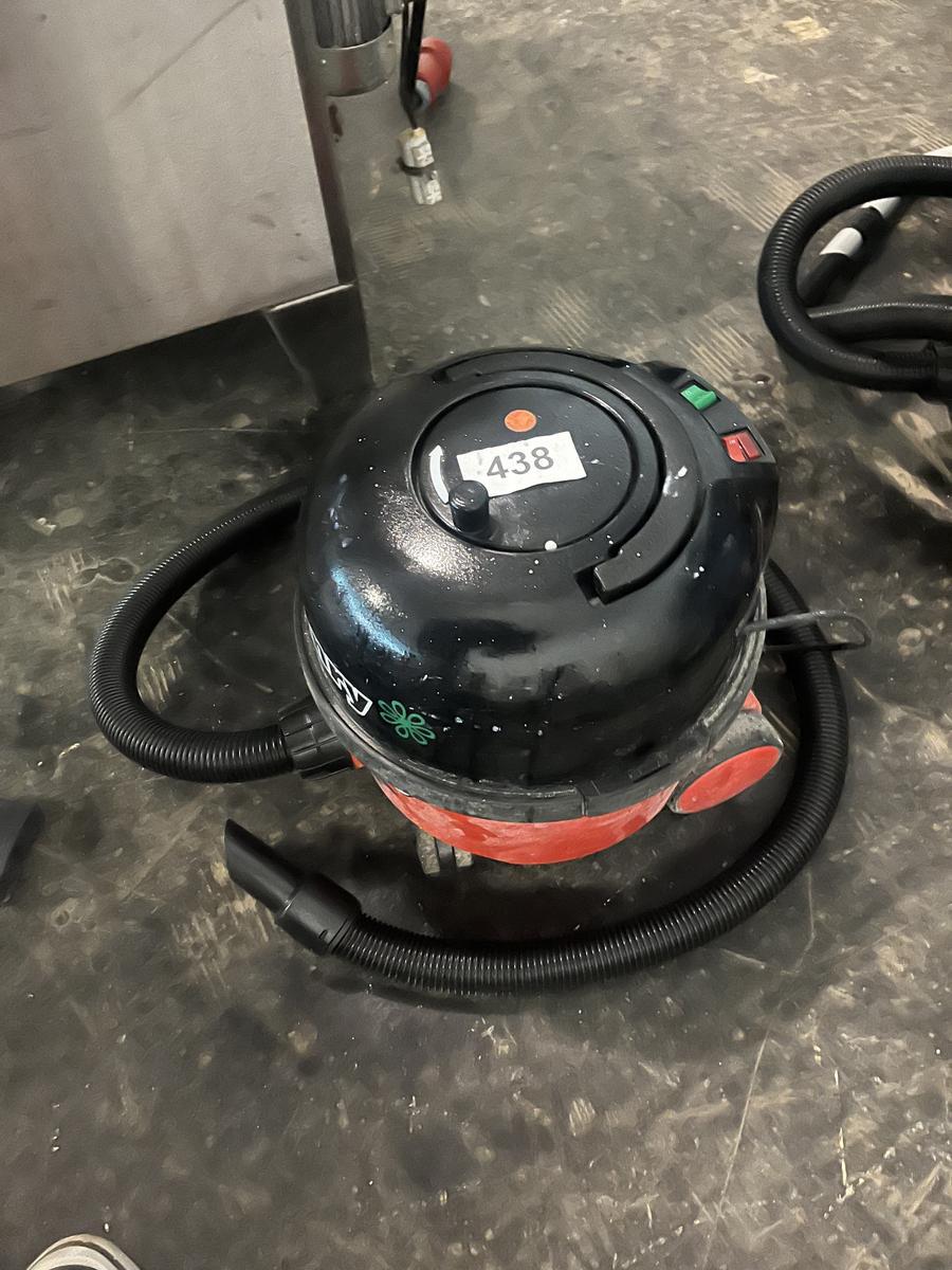 Gewerbestaubsauger Typ Henry mit Schlauchpaket?d=2026-06-03 15:40:07