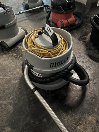 Gewerbestaubsauger Fab. Numatic mit Schlauch