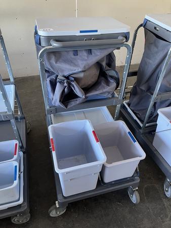 Reinigungswagen mit Abfallbeh�lter und Eimerset