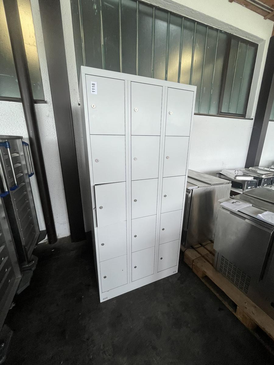 Umkleidespind ca. 90 x 50 x 195 cm mit 15 F&auml;chern?d=2026-06-15 21:11:19