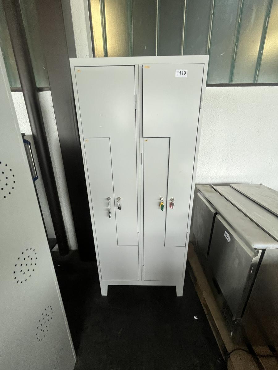 Umkleidespind ca. 80 x 50 x 195 cm mit 4 F&auml;chern?d=2026-06-15 21:09:35