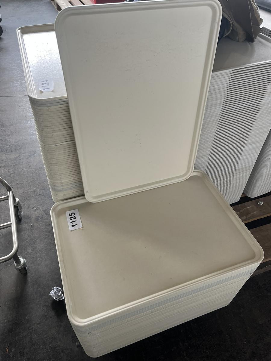 ca. 50 Stk Tabletts 53 x 37 cm?d=2026-06-15 21:10:25
