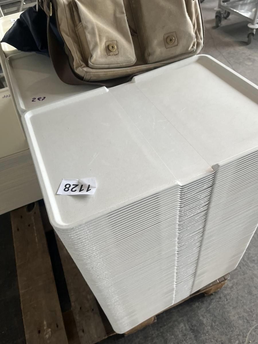 ca. 50 Stk Tabletts 53 x 37 cm?d=2026-06-15 21:10:24