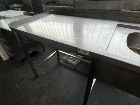 Freistehende Spüle, Maße ca. 160 x 75 x 90 cm mit Brause Freistehende Spüle, Maße ca. 160 x 75 x 90 cm mit Brause