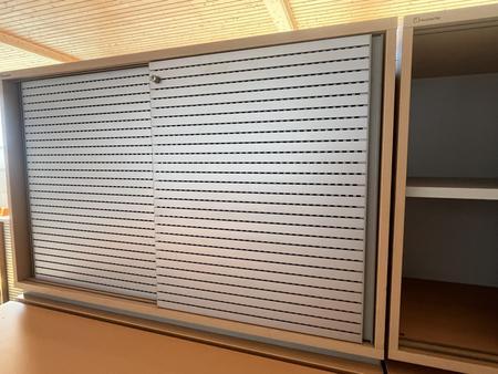 NEUDÖRFLER Aktenschrank mit Schiebetüre ca.120/70 cm 2 Ordnerhöhen NEUDÖRFLER Aktenschrank mit Schiebetüre ca.120/70 cm 2 Ordnerhöhen