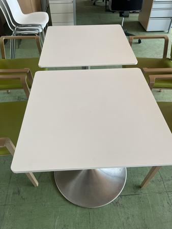 4 Stück Gastrotische mit ca. 70x70 cm 4 Stück Gastrotische mit ca. 70x70 cm