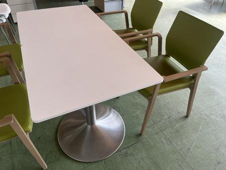 4 Stück Gastrotische mit ca. 70x70 cm 4 Stück Gastrotische mit ca. 70x70 cm