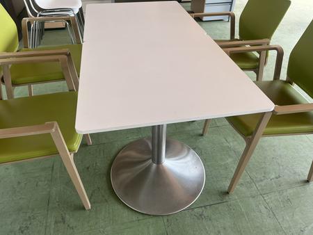 4 Stück Gastrotische mit ca. 70x70 cm 4 Stück Gastrotische mit ca. 70x70 cm