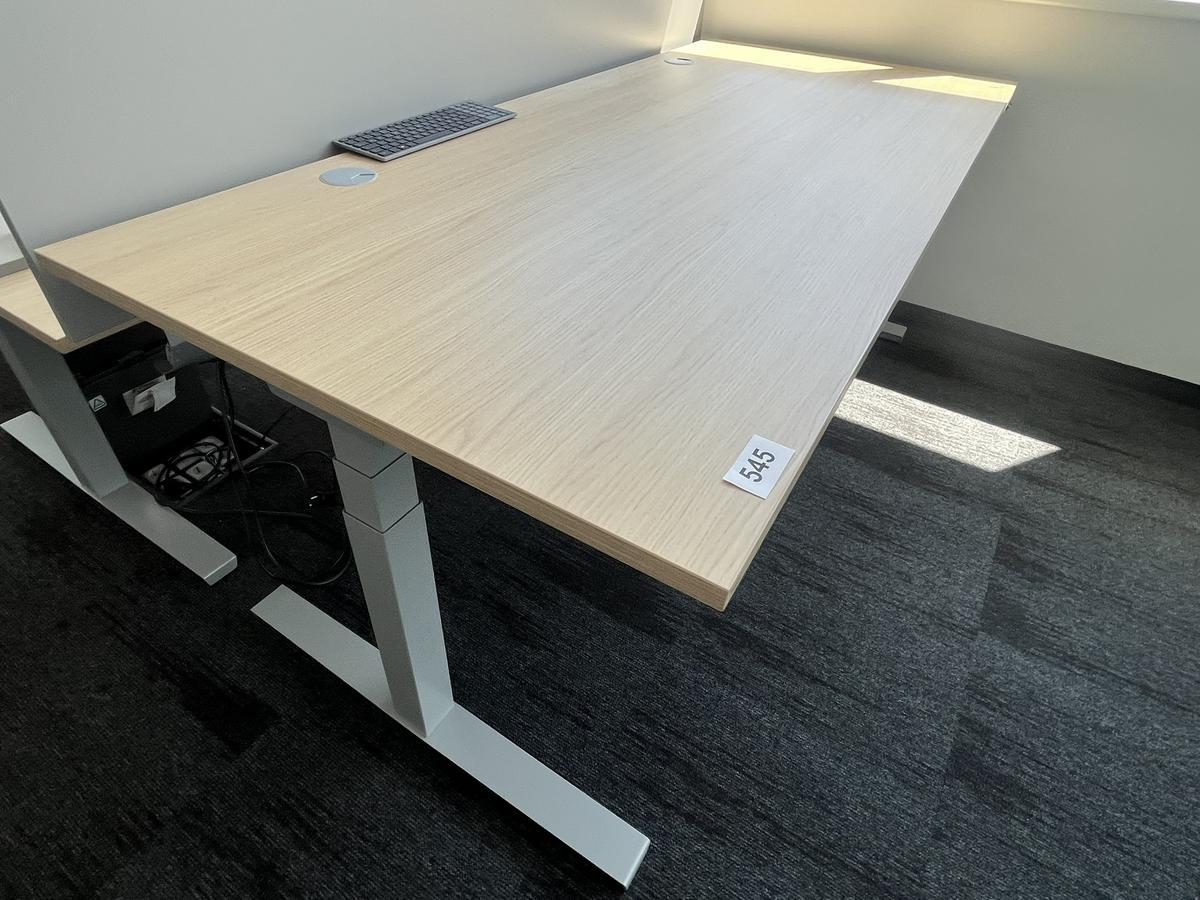 Elektrisch h&ouml;henverstellbarer Schreibtisch 200x100 cm
