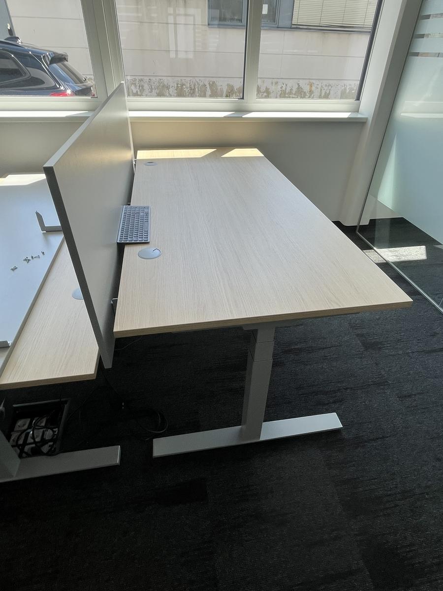 Elektrisch h&ouml;henverstellbarer Schreibtisch 200x100 cm?d=2026-06-16 21:13:42
