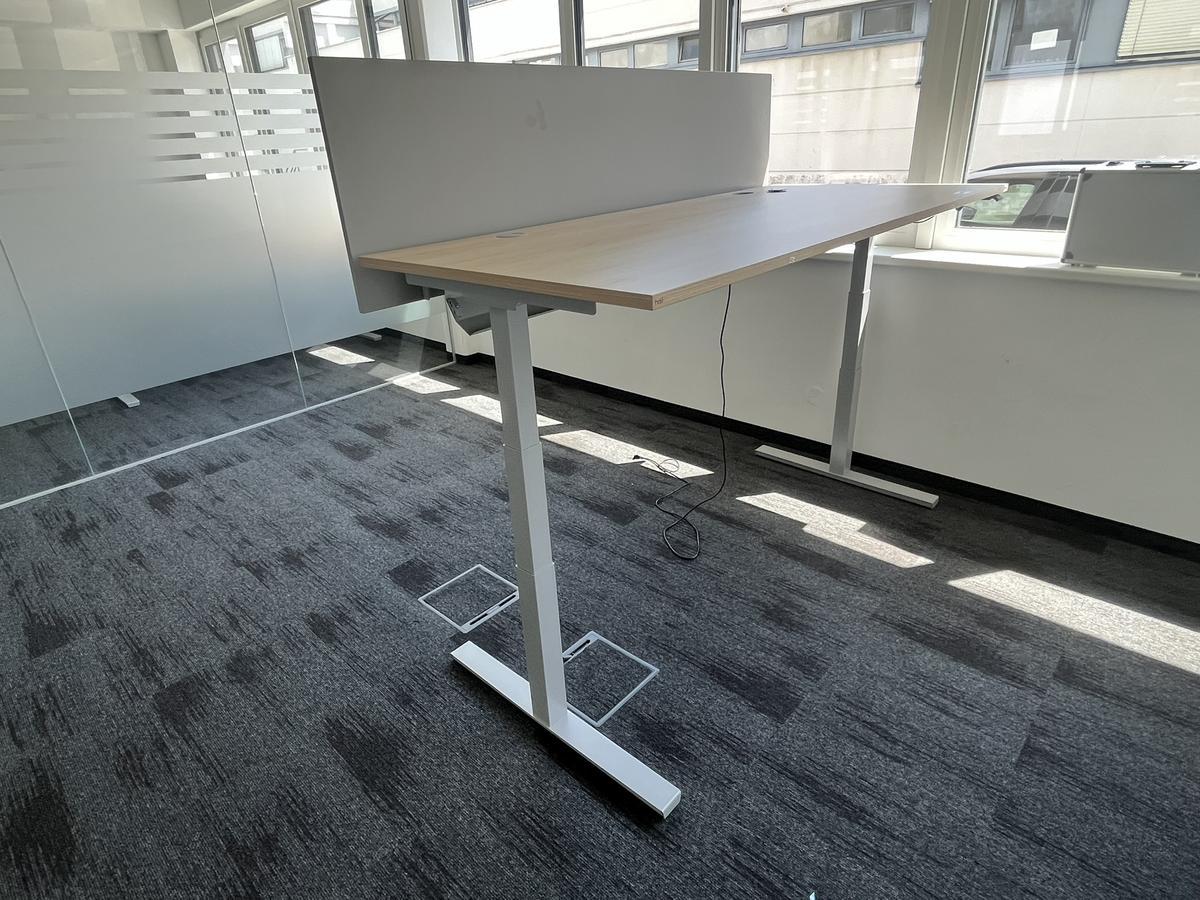 Elektrisch h&ouml;henverstellbarer Schreibtisch 200x100 cm
