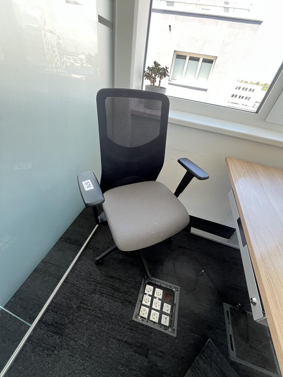 B&uuml;rodrehstuhl Narbutas mit Armlehne