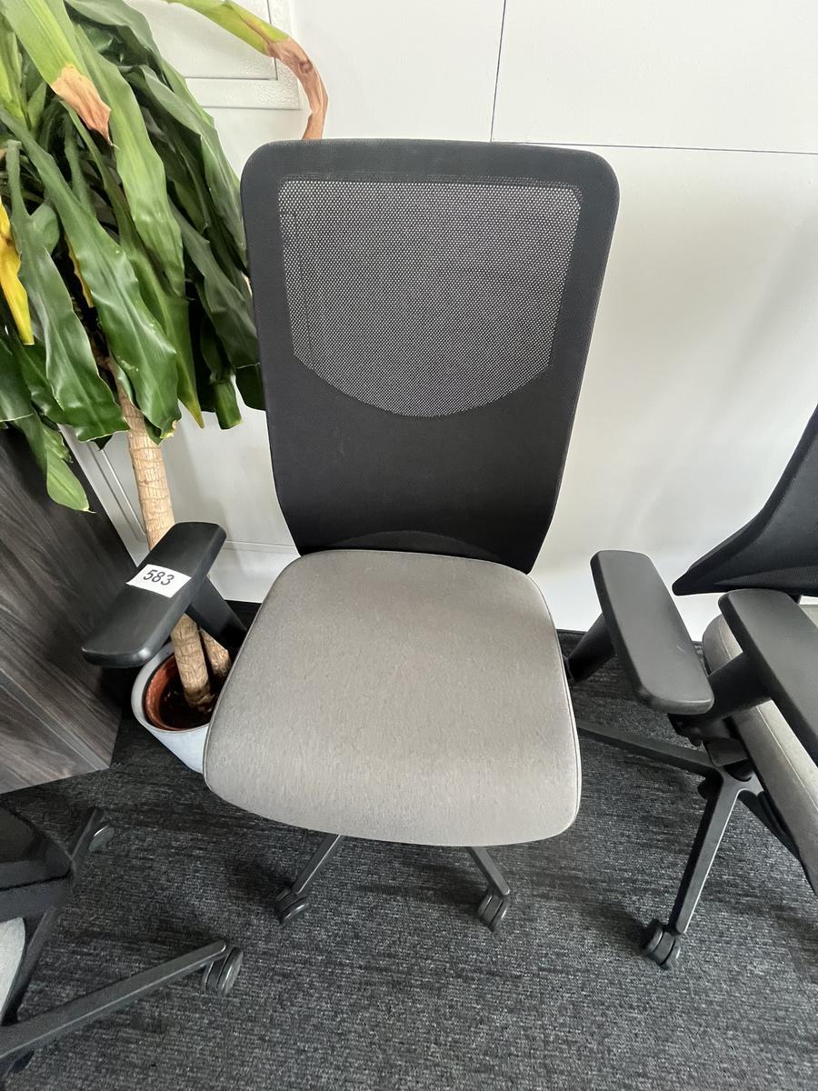 B&uuml;rodrehstuhl Narbutas mit Armlehne?d=2026-06-16 21:30:56