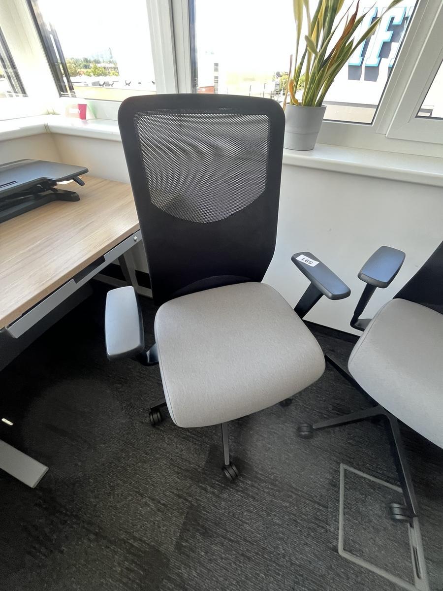 B&uuml;rodrehstuhl Narbutas mit Armlehne?d=2026-06-16 21:30:28