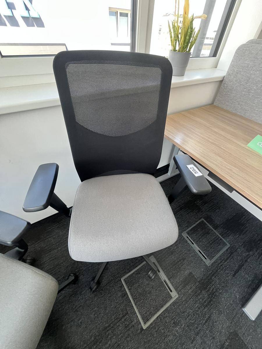 B&uuml;rodrehstuhl Narbutas mit Armlehne