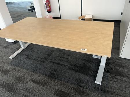Elektrisch höhenverstellbarer Schreibtisch 200x100 cm Elektrisch höhenverstellbarer Schreibtisch 200x100 cm