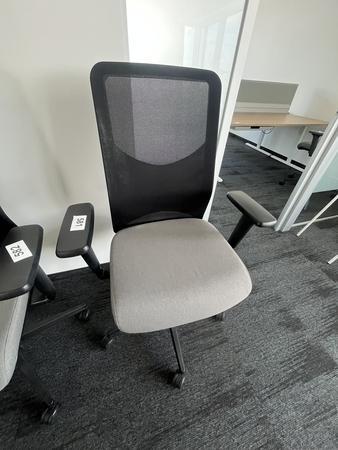 Bürodrehstuhl Narbutas mit Armlehne Bürodrehstuhl Narbutas mit Armlehne