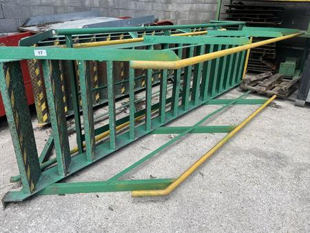 Aufgangstreppe ca. 4800 mm L�nge, mit Handlauf, 17 Stufen, nicht normentsprechend