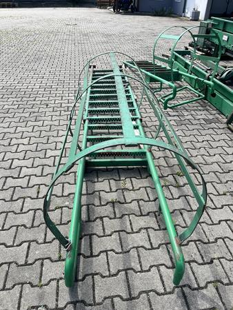 Aufstiegsleiter mit Fallschutz ca. 700 x 4600 mm