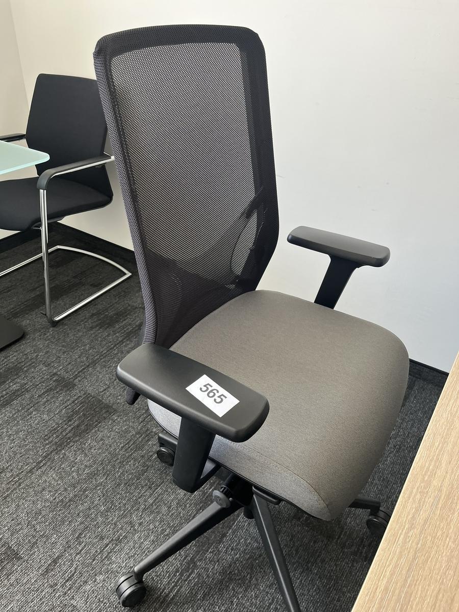 B&uuml;rodrehstuhl Narbutas mit Armlehne