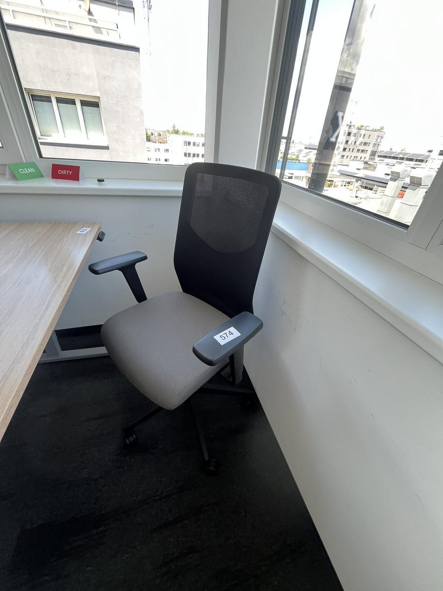 B&uuml;rodrehstuhl Narbutas mit Armlehne?d=2026-06-23 21:06:49