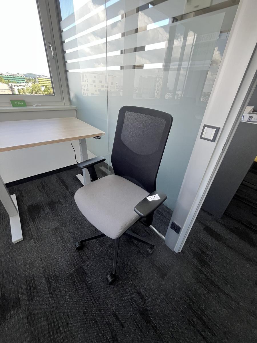 B&uuml;rodrehstuhl Narbutas mit Armlehne
