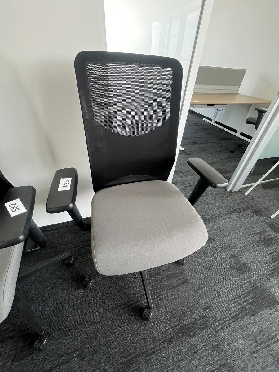 B&uuml;rodrehstuhl Narbutas mit Armlehne?d=2026-06-23 21:07:24