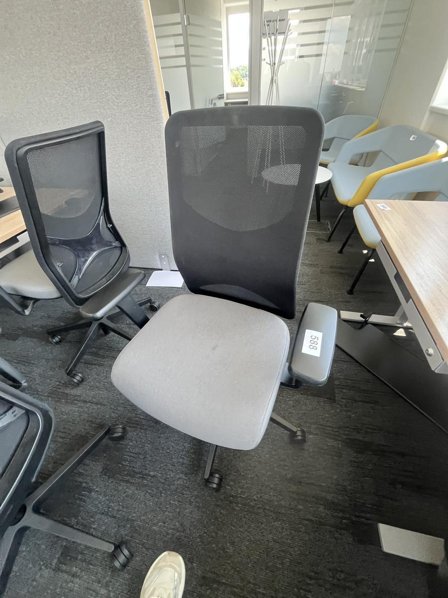 B&uuml;rodrehstuhl Narbutas mit Armlehne?d=2026-06-23 21:06:48