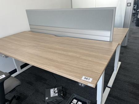 Elektrisch höhenverstellbarer Schreibtisch 180x80 cm Elektrisch höhenverstellbarer Schreibtisch 180x80 cm