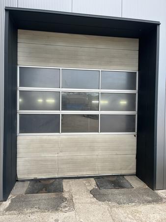 GUTTOMAT Sektionaltor Type Elektromat B:2.92 m H: 3.65 m ohne Geht�re,7 Sektionen mit 3 Lichtfenster, BJ 1999,
