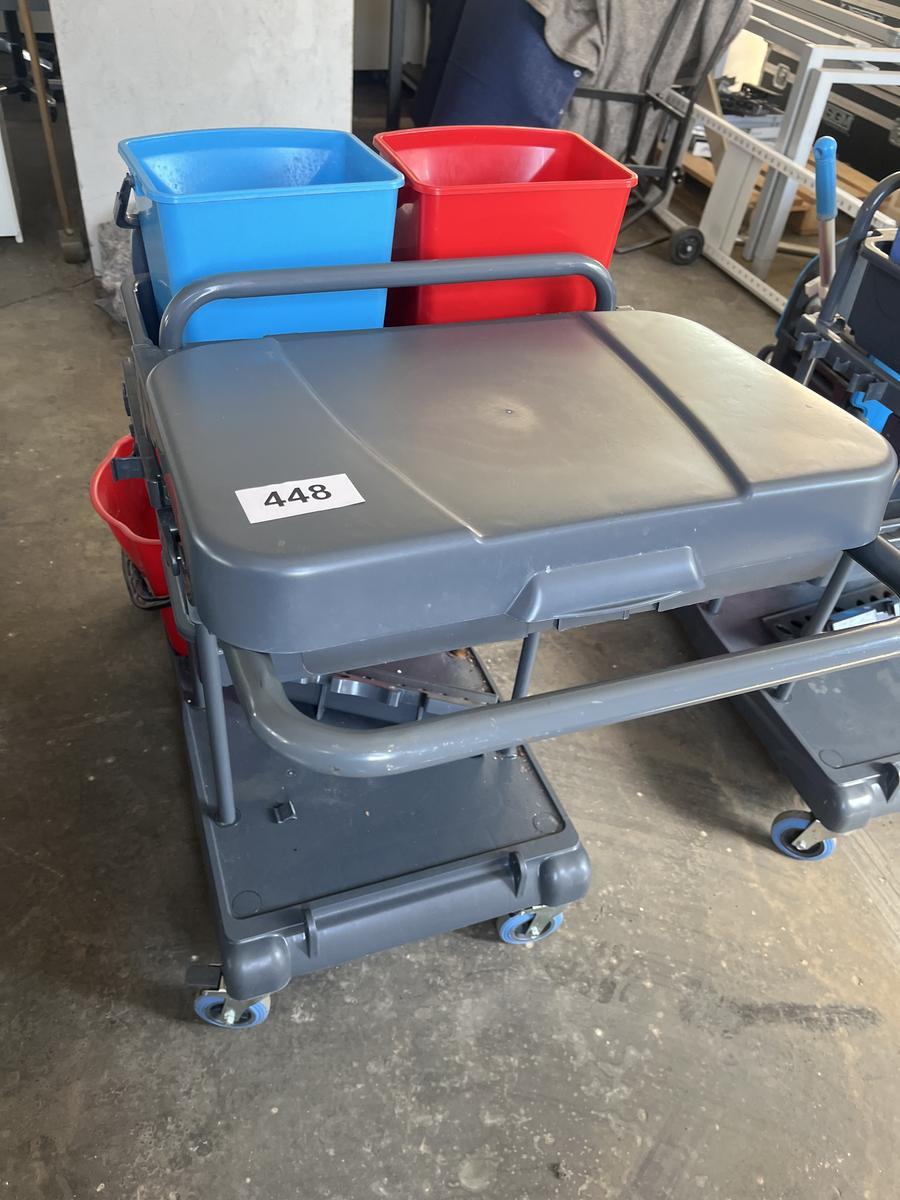 Reinigungswagen mit Abfallbeh&auml;lter