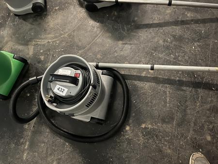 Gewerbestaubsauger Fab. Numatic mit Schlauch