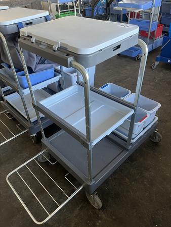 Reinigungswagen mit Abfallbeh�lter und Eimerset