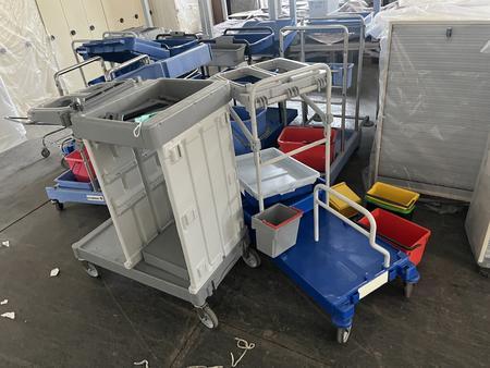 10 Stk. besch�digte Reinigungswagen (Ersatzteiltr�ger)