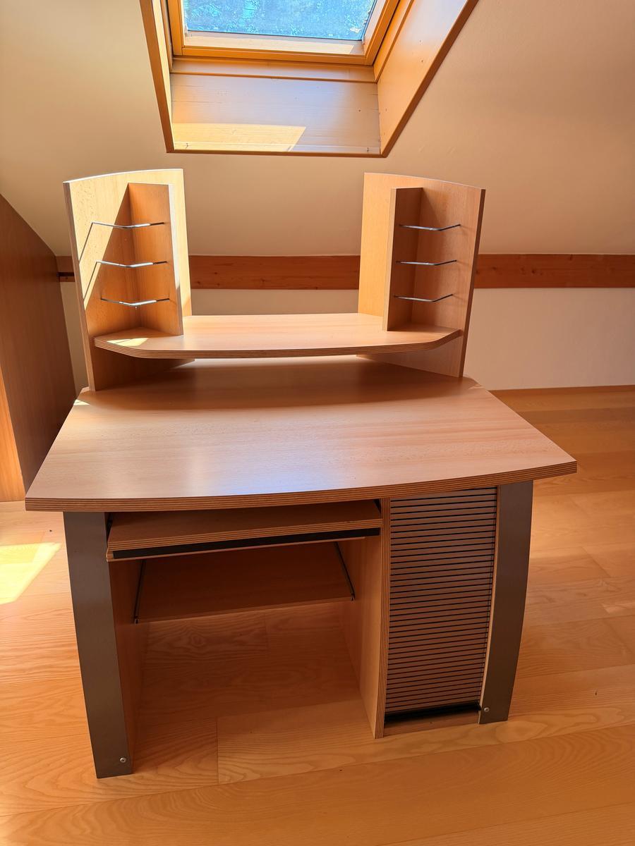 Schreibtisch ca. L 112x90x76 cm T 90 cm?d=2026-07-01 19:32:31