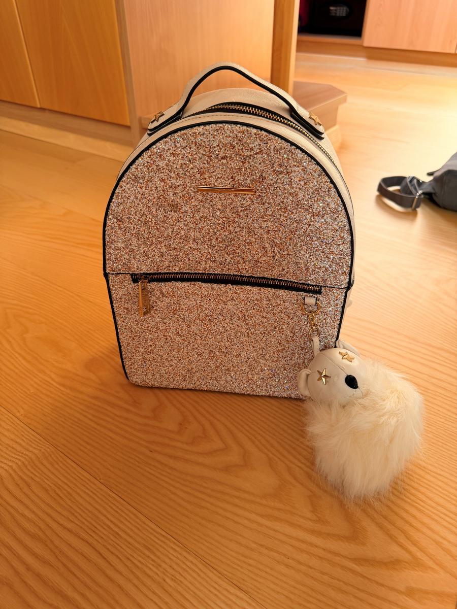 Rucksack wei&szlig; - Glitzer mit exklusiven Anh&auml;nger?d=2026-07-01 19:31:32