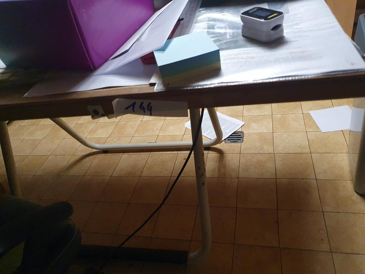 Arbeitstisch ca. 133 x 90?d=2026-07-03 21:23:51
