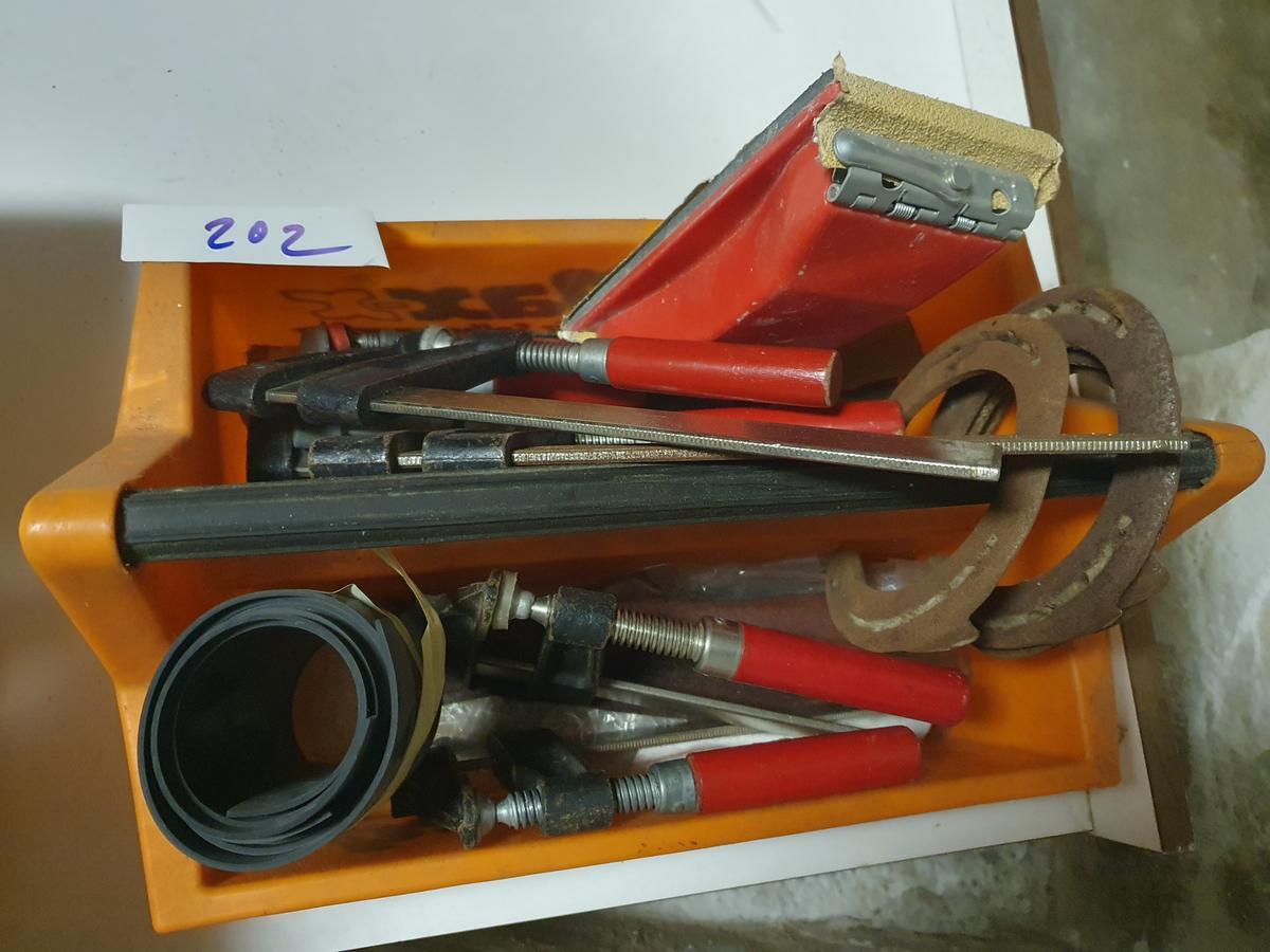 Werkzeugkoffer mit Inhalt ( Zwingen etc. )
