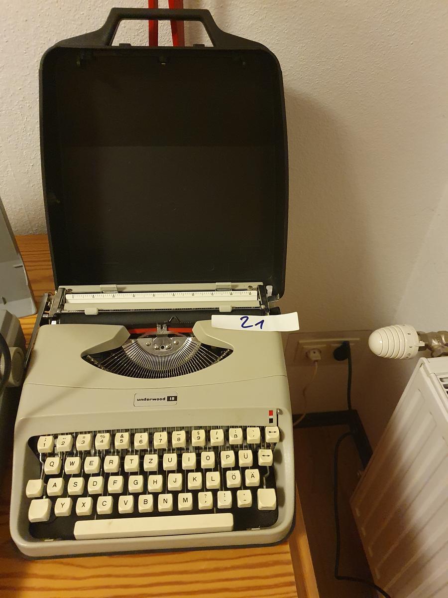 Schreibmaschine Underwood 18?d=2026-07-03 21:18:01