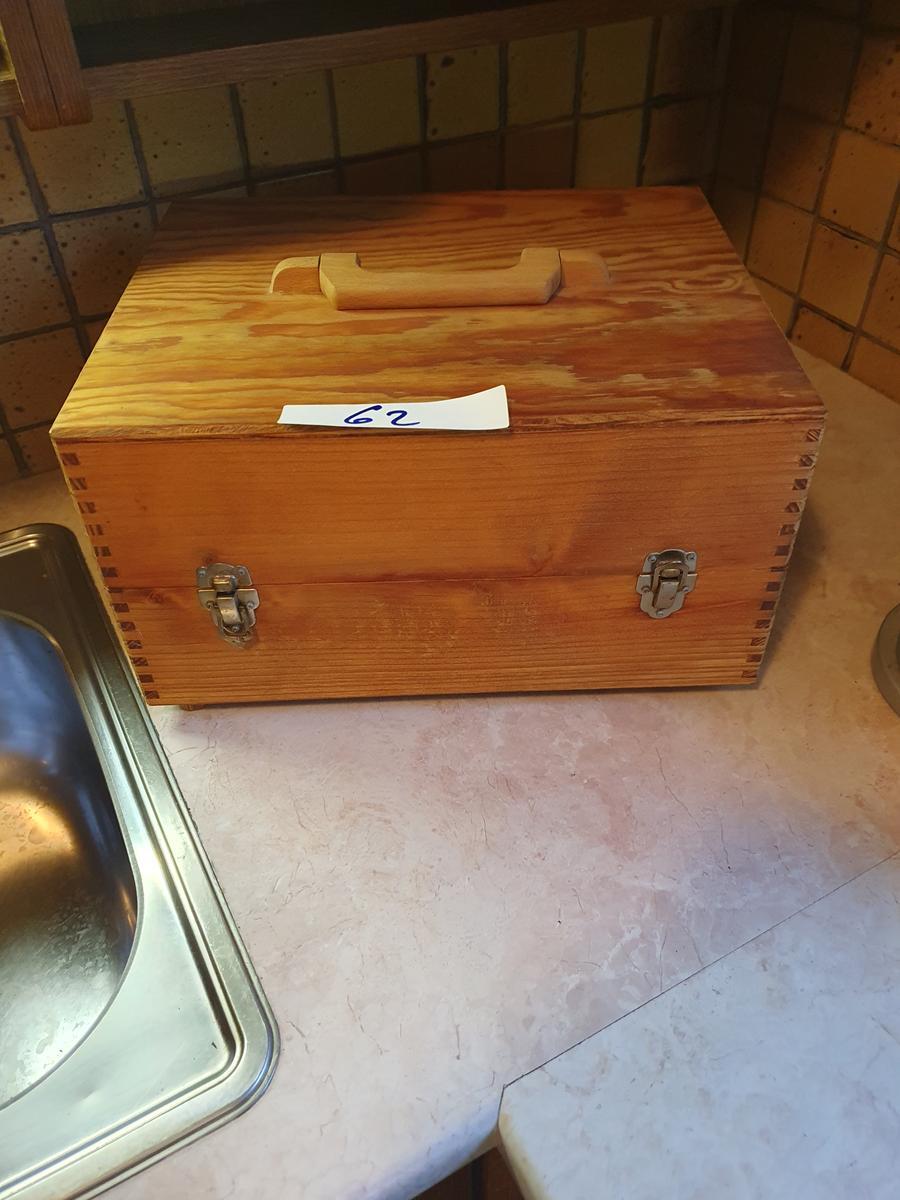 Holzkiste ca. 36 x 29 x 21 cm?d=2026-07-03 21:24:40
