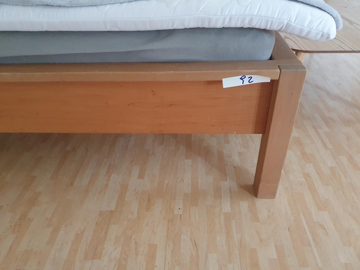 Bett ca. 214x132x43 cm mit Matratze?d=2026-07-03 21:24:41