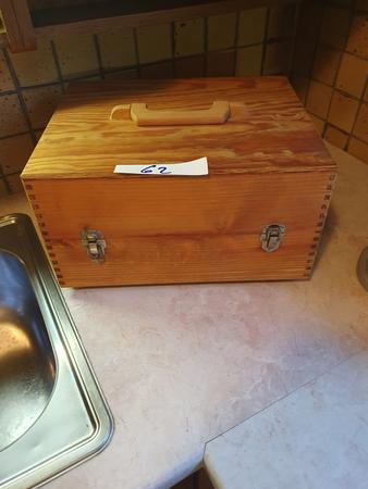 Holzkiste ca. 36 x 29 x 21 cm Holzkiste ca. 36 x 29 x 21 cm