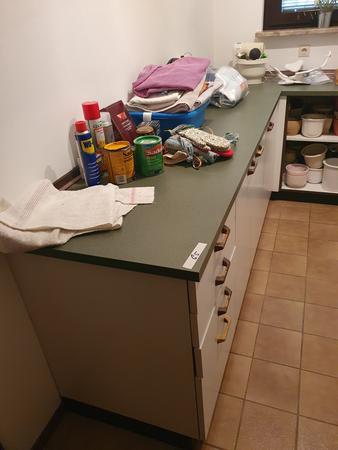 Schrankverbau ohne Inhalt ca. 252 x 60 x 85,5 und 133,5 x 60 x 85,5 cm Schrankverbau ohne Inhalt ca. 252 x 60 x 85,5 und 133,5 x 60 x 85,5 cm
