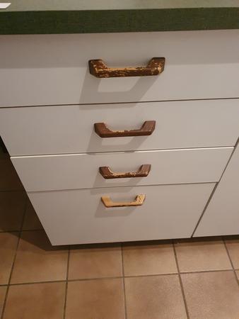 Inhalt von 4 Laden Inhalt von 4 Laden