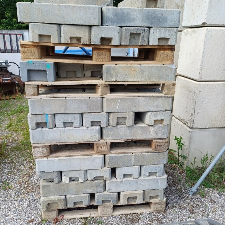 ca. 24 Stk. Betonsteine f&uuml;r Bauzaun?d=2026-07-03 21:23:35