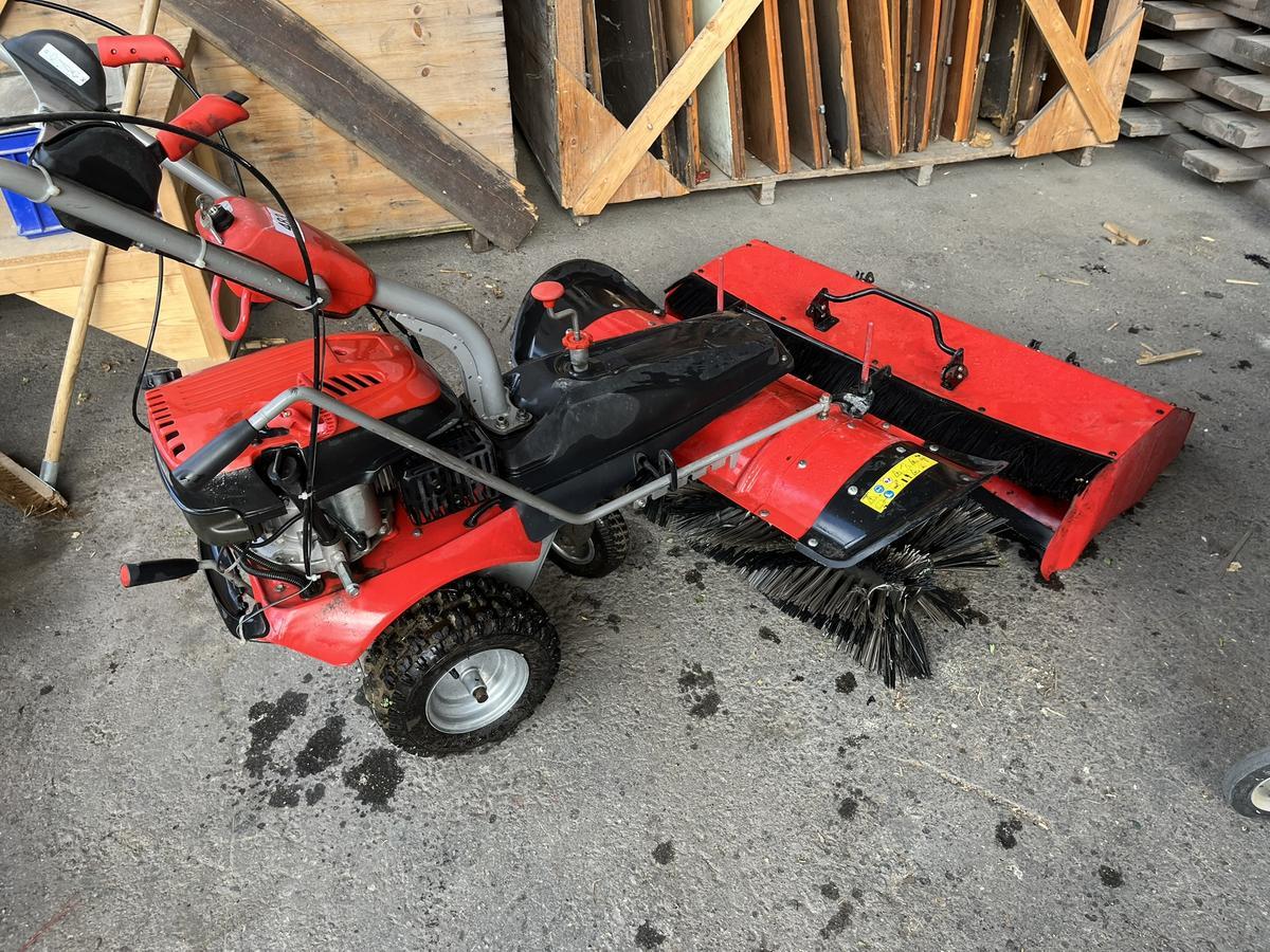 Blisar Kehrmaschine Type KM 100-173 E mit Kehrbesen 